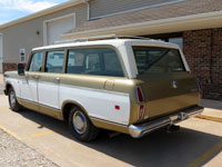 1973 IHC 1010 Travelall