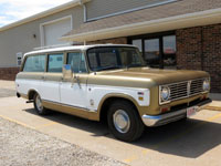 1973 IHC 1010 Travelall