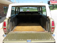 1973 IHC 1010 Travelall