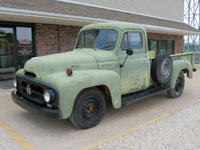 1953 IH R-112 Truck