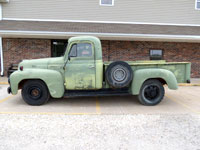 1953 IH R-112 Truck